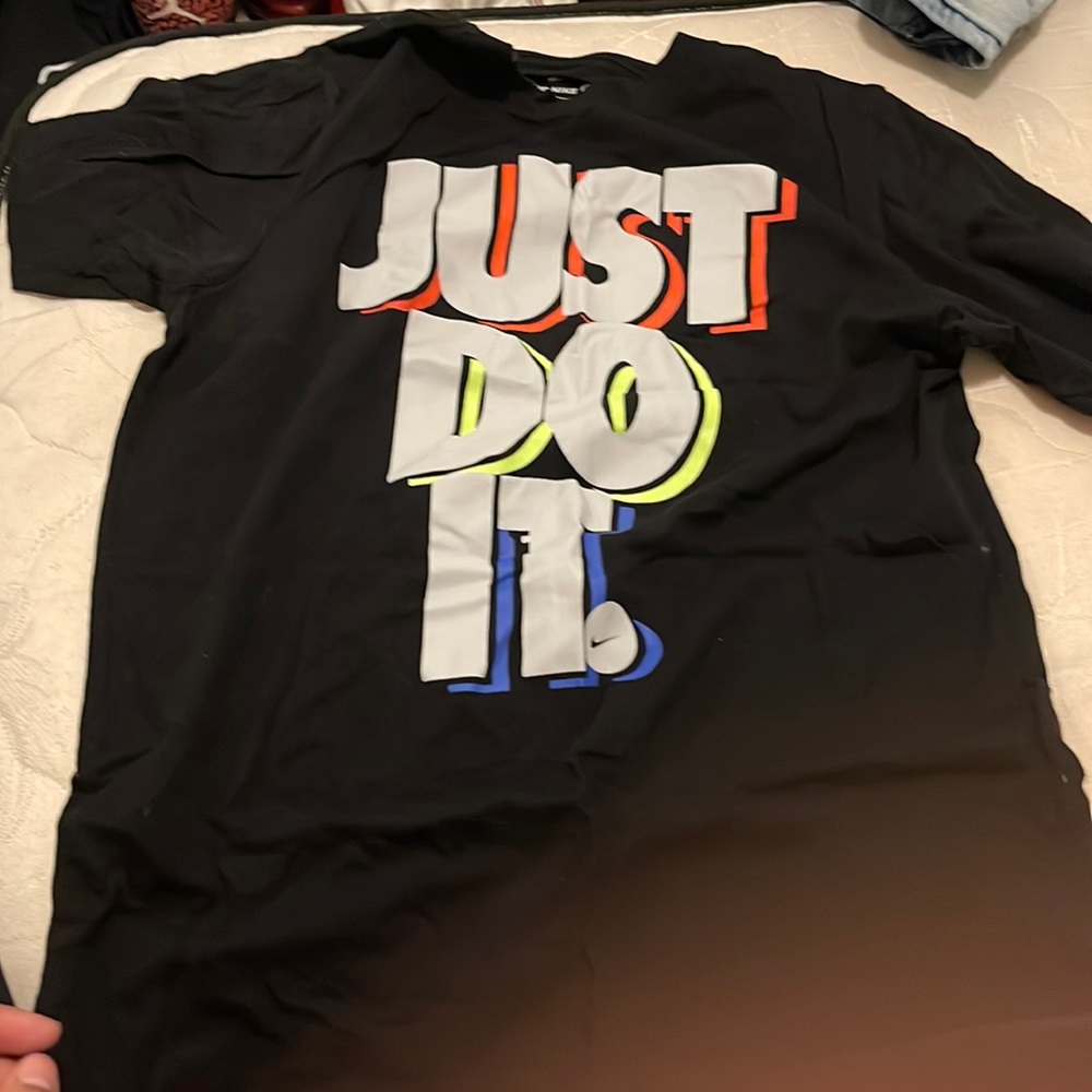 Nike mens shirt size medium